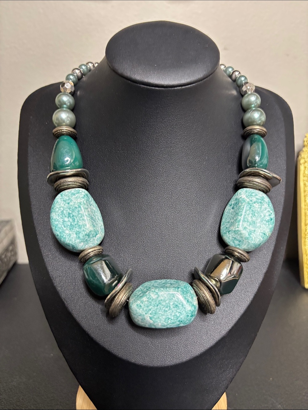 Chunky Fashion Green Stone Chunky Statement Necklace - Unbranded